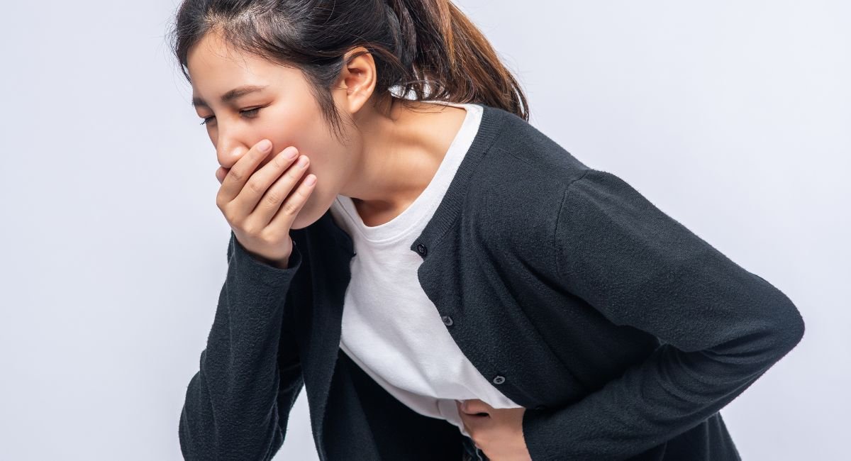 Back Pain and Nausea: Causes, Symptoms, and When to Worry