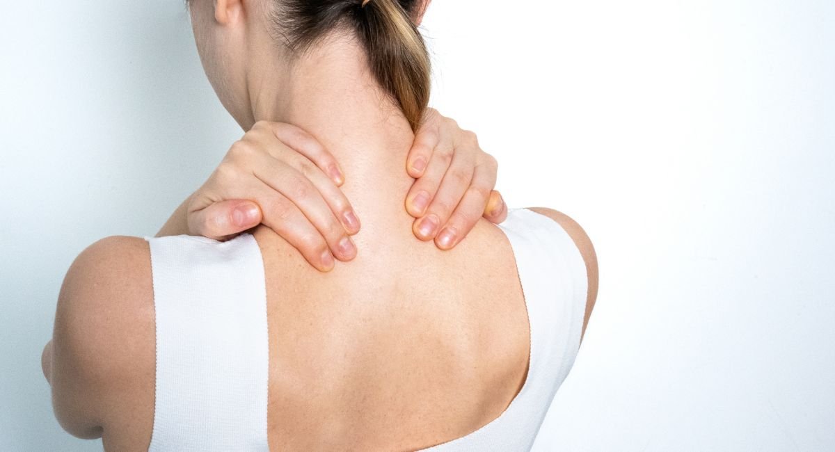 Pulled Muscle Pain in the Upper Back: Causes, Symptoms, Treatment, and Prevention